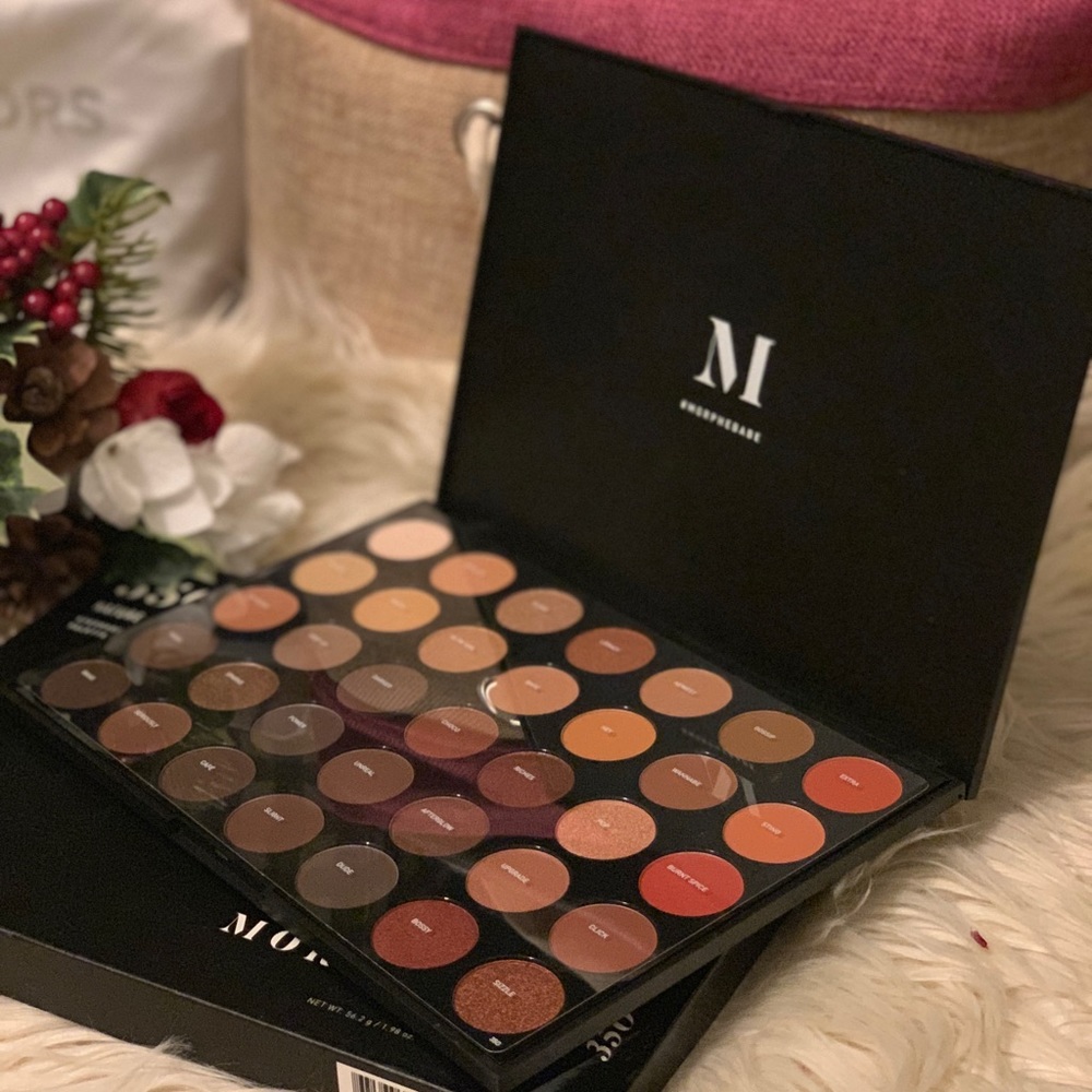 NEW 35O Nature Glow Eyeshadow Palette